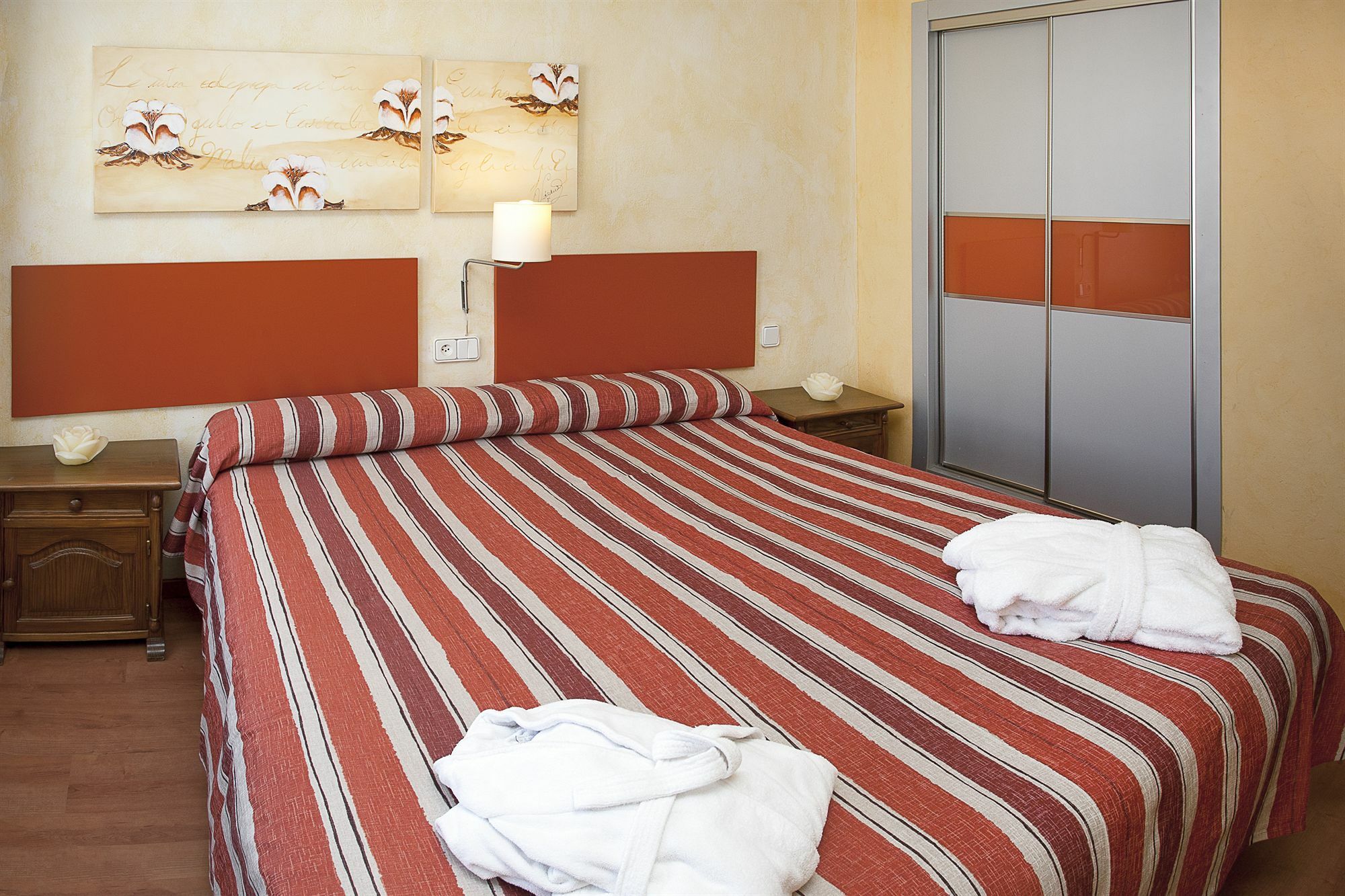 Apartamentos Parot Quality Santa Eularia des Riu Kültér fotó